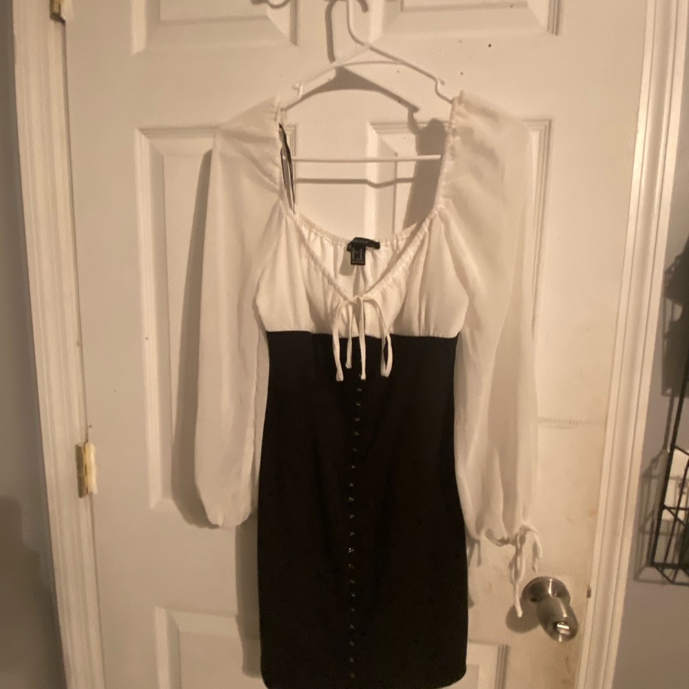 Forever 21 black and white dress size M